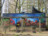 848185 Afbeelding van de muurschildering 'aquarium' van de graffitikunstenaars Jan is de Man en deeffeed, aan de ...
